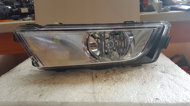 Lewy halogen SKODA OCTAVIA 5E0941701D demontaż