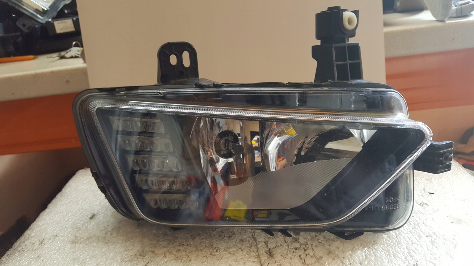 Halogen lewy DRL VW POLO VI 2G0941661 demontaż