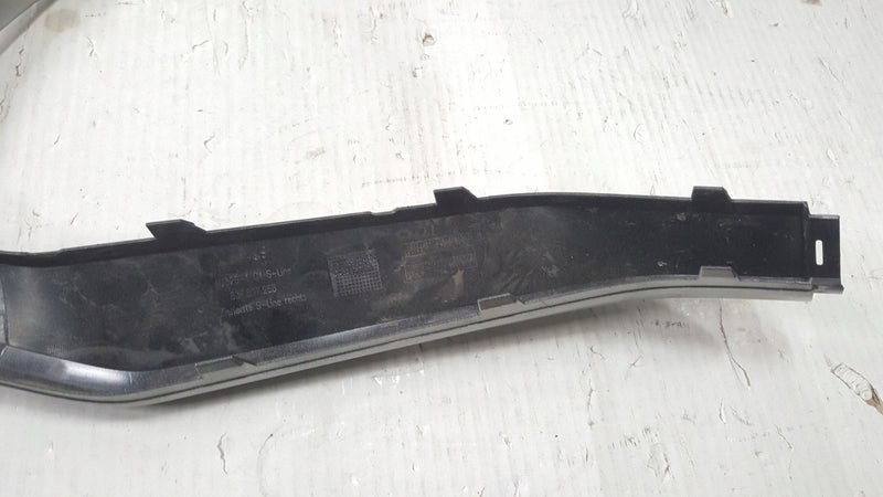 Listwa zderzaka tylnego prawa strona AUDI Q3 83F807968 demontaż