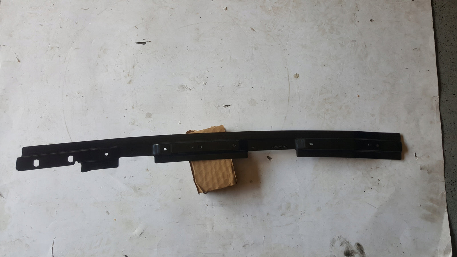 Wspornik prowadnicy lewych przednich drzwi VW Golf Plus 5M1 521 5M0833307E