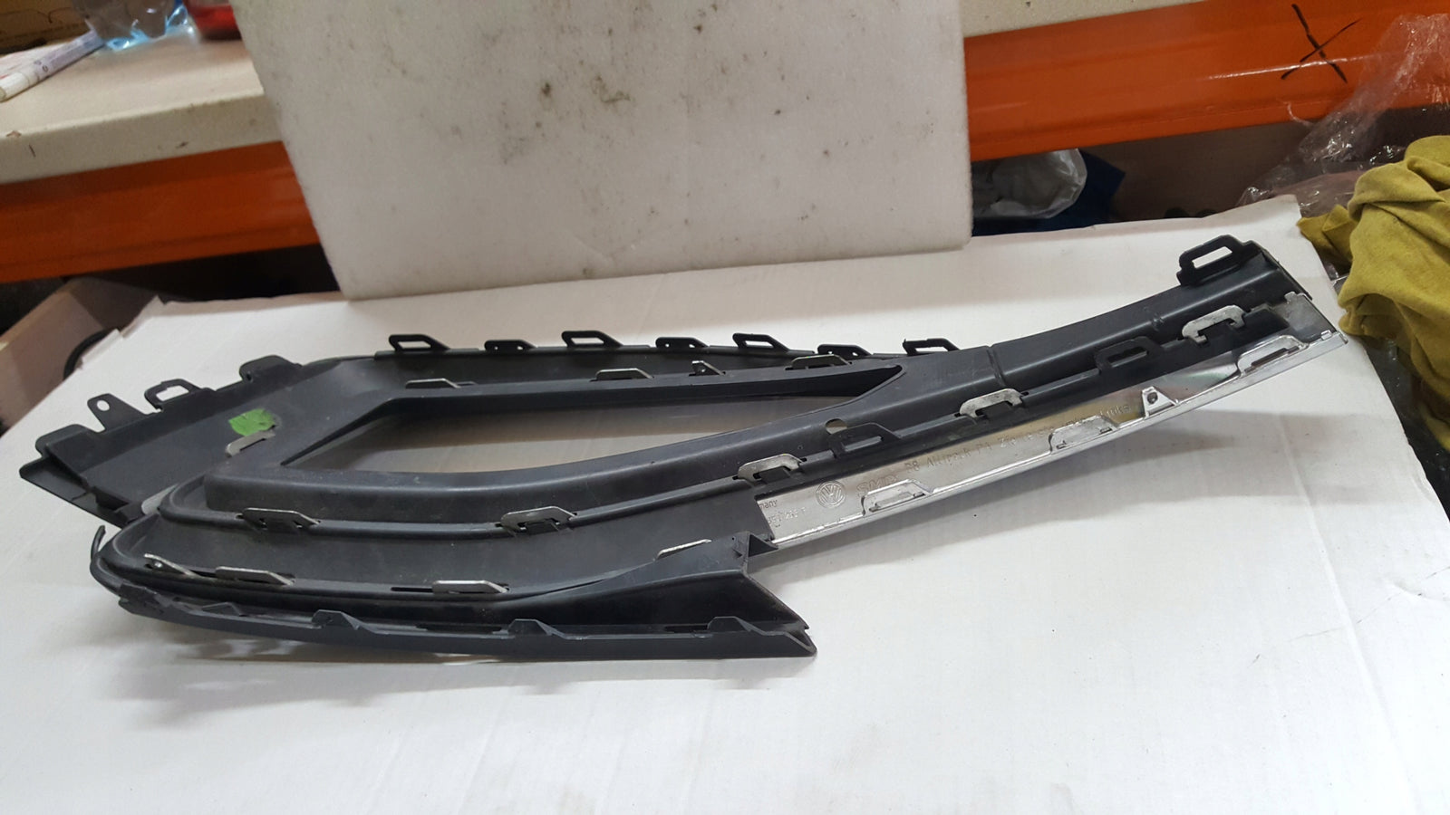 Kratka zderzaka przedniego lewa strona VW PASSAT B8 ALLTRACK 3G0853665P
