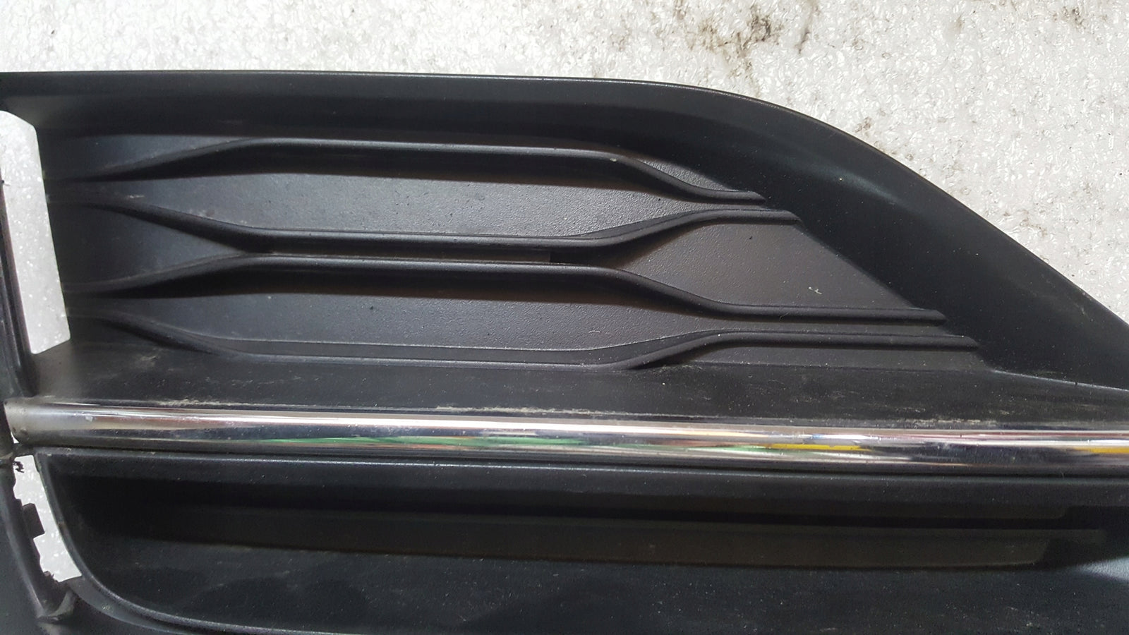 Kratka zderzaka lewy przód VW GOLF VII R-LINE 5G0853665Q demontaż