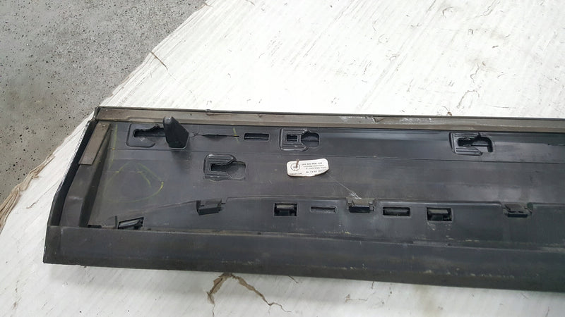 Listwa drzwi prawy przód AUDI Q5 80A853960A demontaż