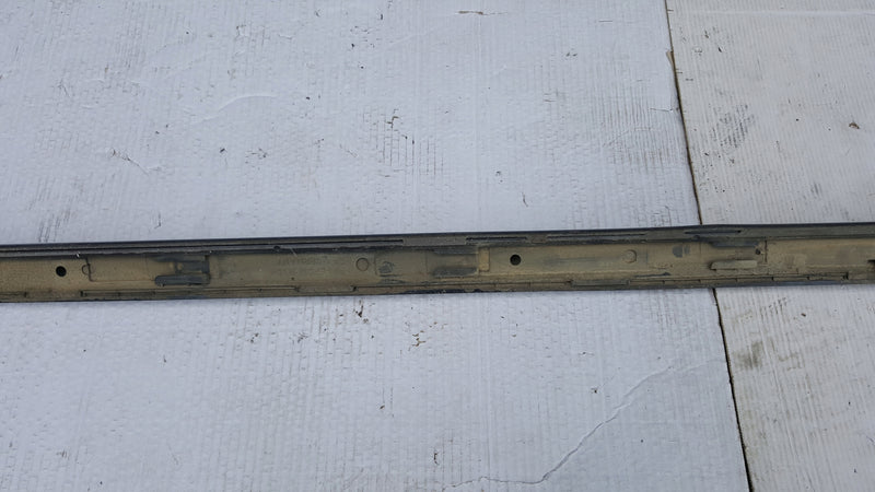 Listwa progowa lewa AUDI A4 B8 8K0854931A demontaż