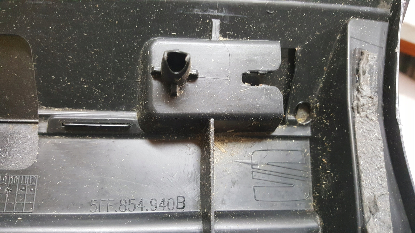 Listwa drzwi prawy przód SEAT CUPRA FORMENTOR 5FF854940B demontaż