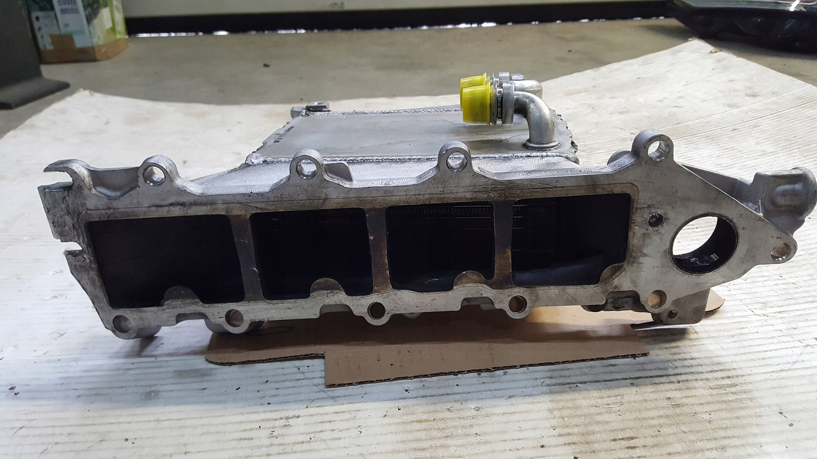 Kolektor ssący VW AUDI SKODA 2.0 TDI 04L129766AS