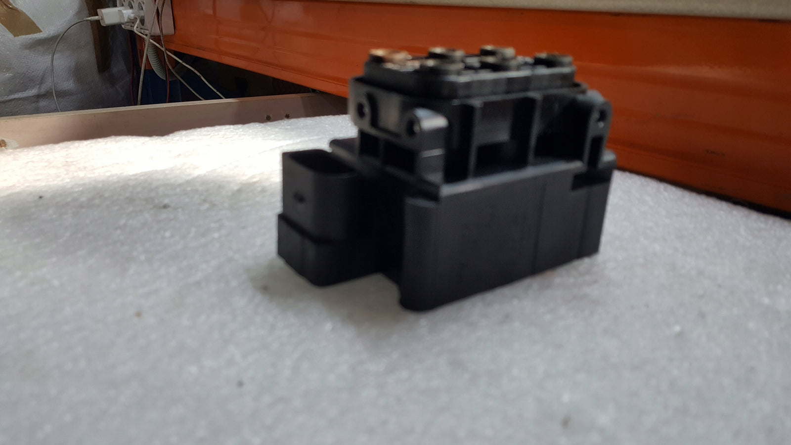 Blok zaworowy rozdzielacz pneumatyki AUDI A6 (C6) A8 4F0616013 demontaż