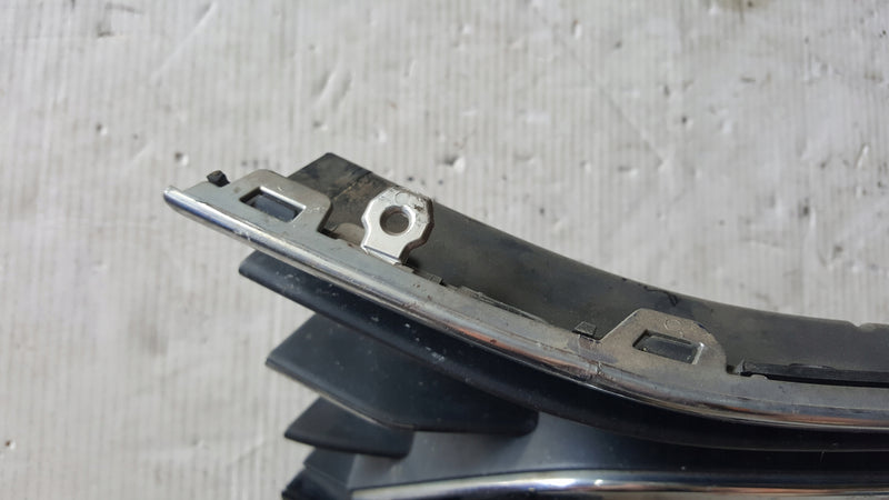 Kratka zderzaka prawy przód VW PASSAT B7 3AA853666A