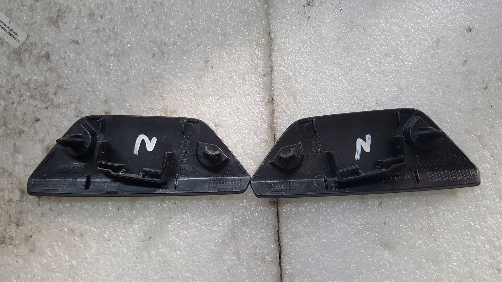 NOWE zaślepki spryskiwaczy lewy + prawy AUDI Q7 4M0807753D 4M0807754D