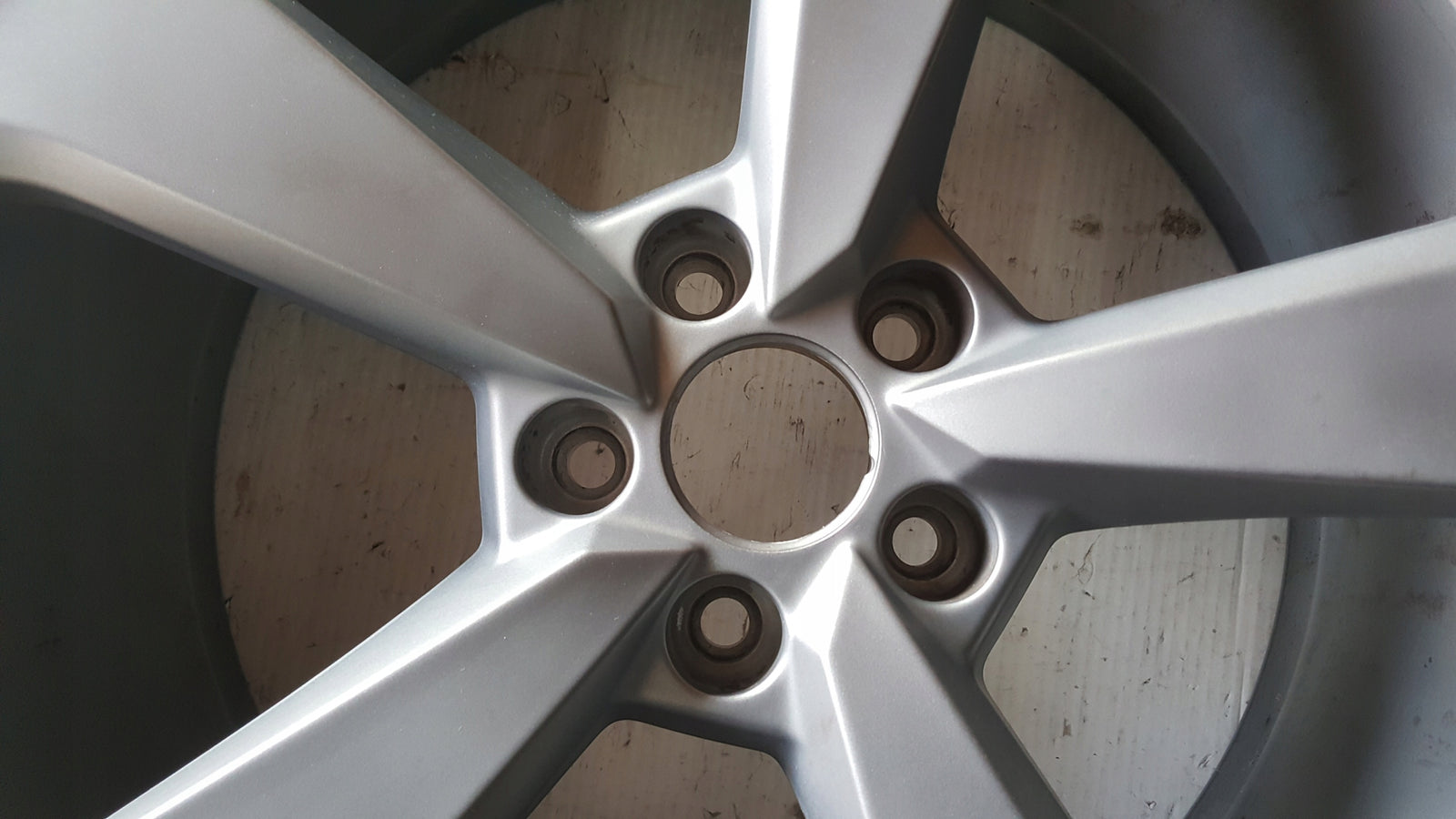 Felga aluminiowa 9Jx20 ET 34 AUDI A4 (B9) A5 8W0601025CF