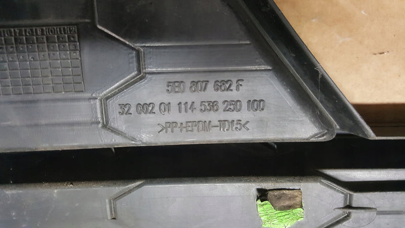 KRATKA PRAWA ZDERZAKA PRZÓD OCTAVIA III 5E0807682F