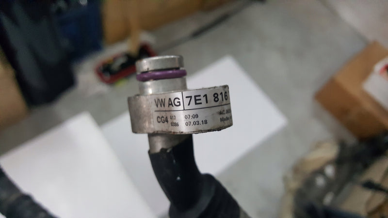 Przewód wąż rurka klimatyzacji VW MULTIVAN T6 7E1816727 demontaż