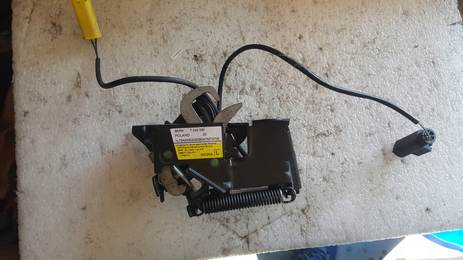 Zamek maski lewy prawy BMW 2 F45 7242550 7242551