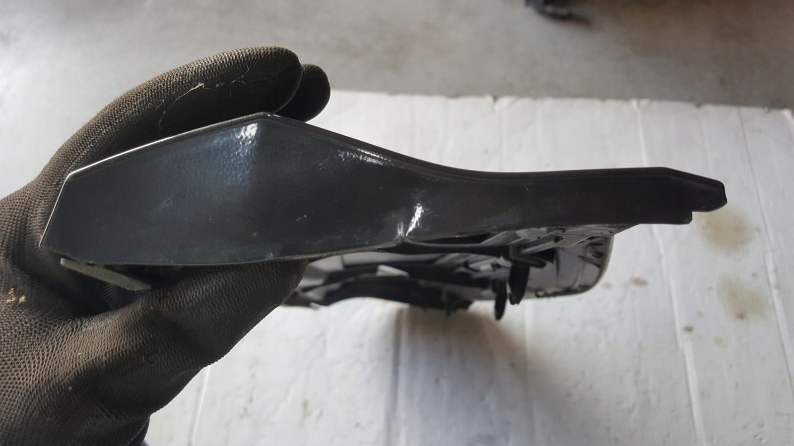 Listwa drzwi lewy tył AUDI Q4 e-tron 89A853969A demontaż