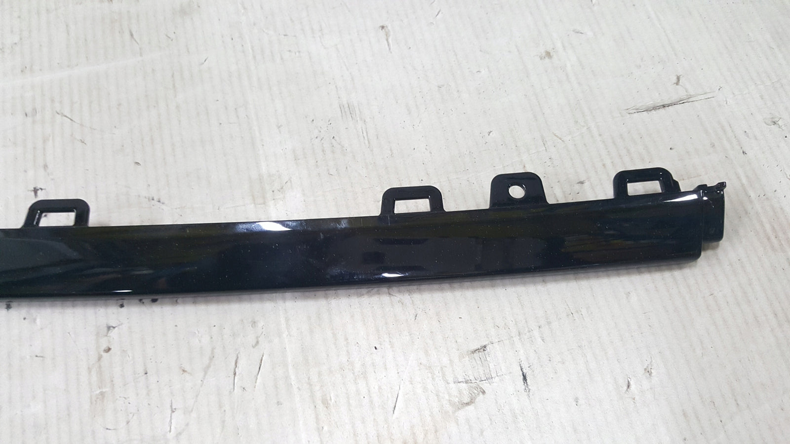 Środkowa listwa zderzaka przedniego VW PASSAT B8 3G0853245E NOWA ORYGINAŁ