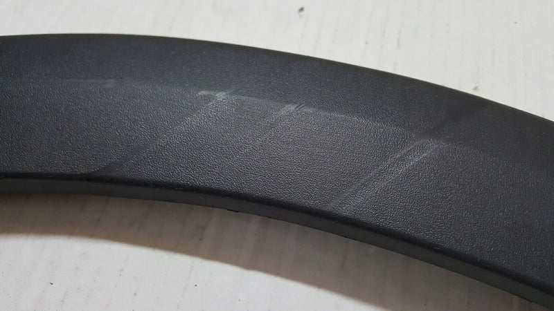 Listwa błotnika prawy przód SEAT ARONA 6F9854828 demontaż