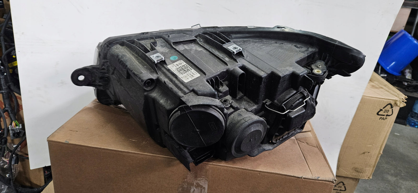 Prawy reflektor T 6.1 Multivan 7L1941006B 2019r IDEAŁ