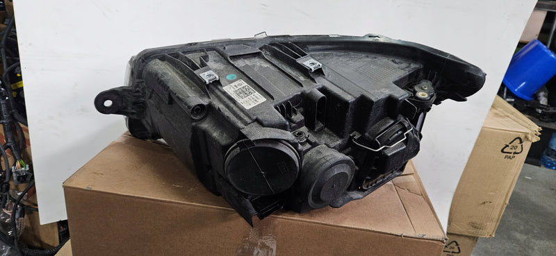 Prawy reflektor T 6.1 Multivan 7L1941006B 2019r IDEAŁ