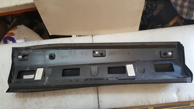 Listwa drzwi lewy tył AUDI Q3 II 83A853969A/B