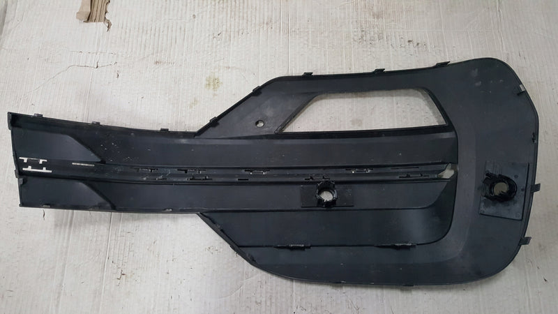 Kratka zderzaka lewy przód VW T6.1 7LA807489 demontaż