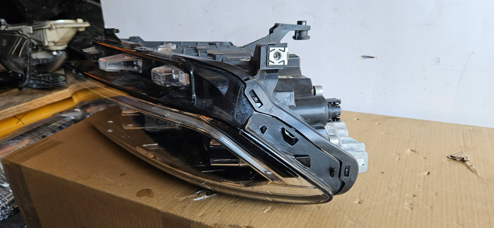 2GA941036AR LEWY ful led IQ.LIGHT Vw T-ROC LIFT 2024r demontaż