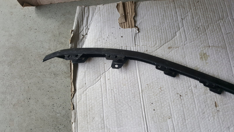 Listwa zderzaka przedniego AUDI A3 8Y0807110A demontaż