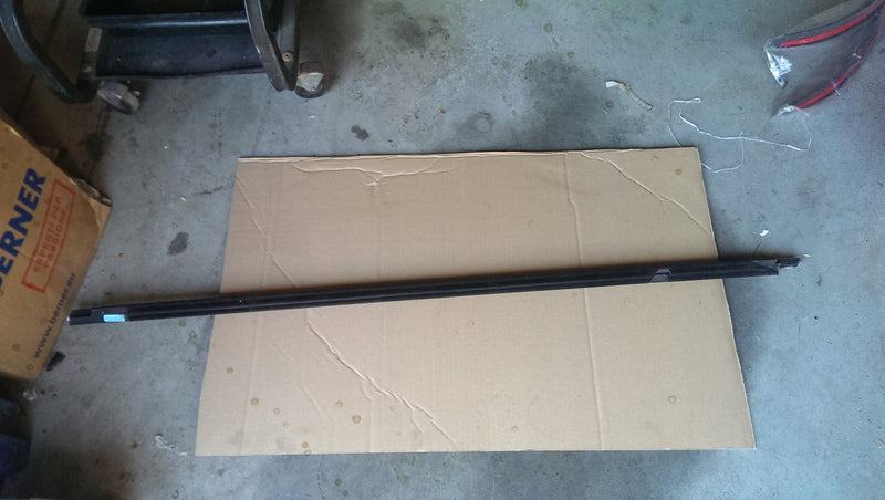 Listwa zgarniająca prawa VW PASSAT B8 3G0837476D