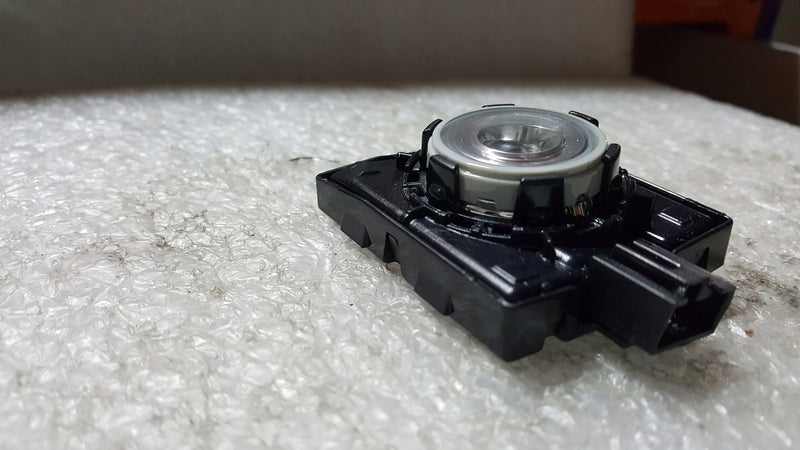 Lampka kabiny Led AUDI Q5 RS6 80A947292B demontaż