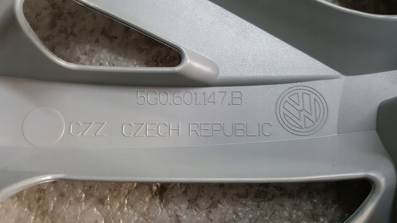 VW GOLF VII 7 5G0 KOŁPAK 16