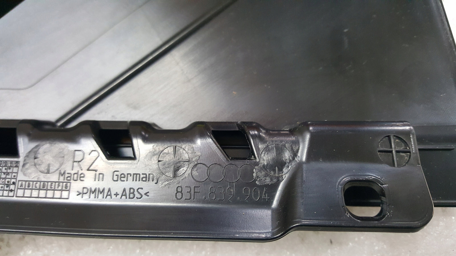 Listwa nakładka drzwi prawy tył AUDI Q3 SPORTBACK 83F839904 demontaż