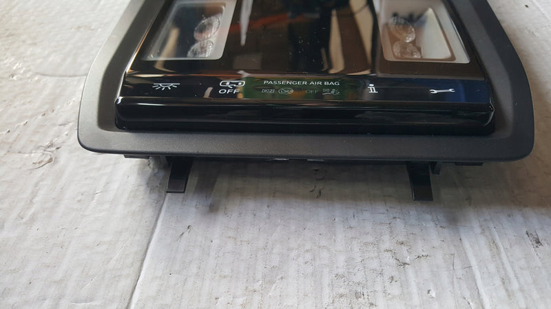 Lampka podsufitki kabinowa SKODA OCTAVIA IV 5E3959561H demontaż