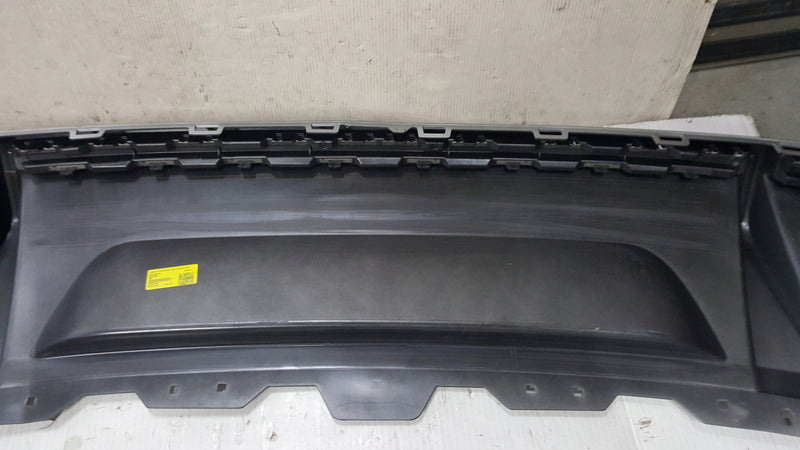 Dokładka spoiler dyfuzor zderzaka tylnego AUDI E-TRON 4KE807835C demontaż