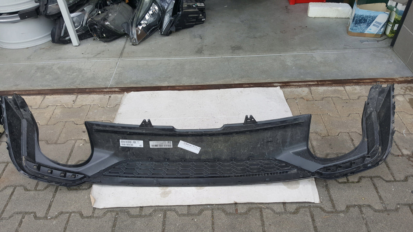 Dokładka dyfuzor spoiler zderzaka tylnego AUDI RS5 8W6807521AL demontaż