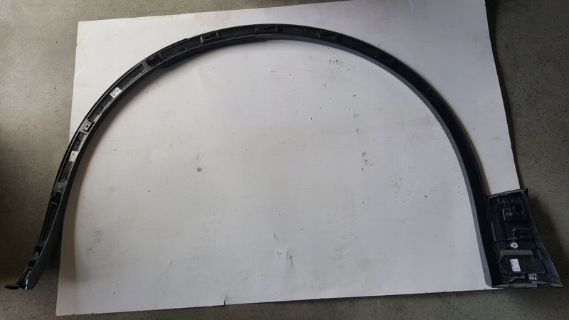 Listwa błotnika prawy przód VW TOUAREG 3 760853718A demontaż