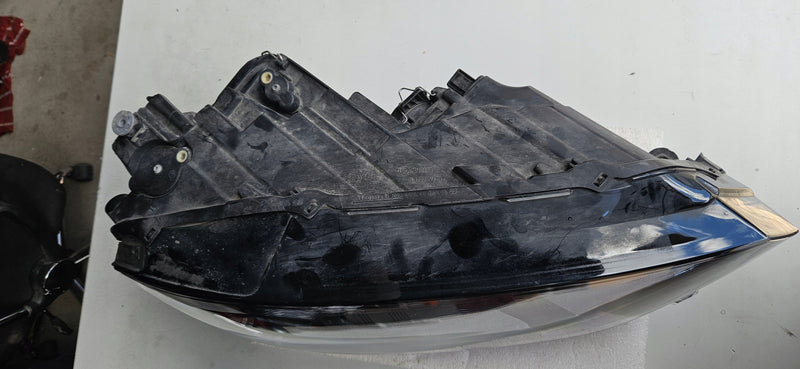 Pr reflektor LED Vw Sportsvan 517941006D 2019r demontaż