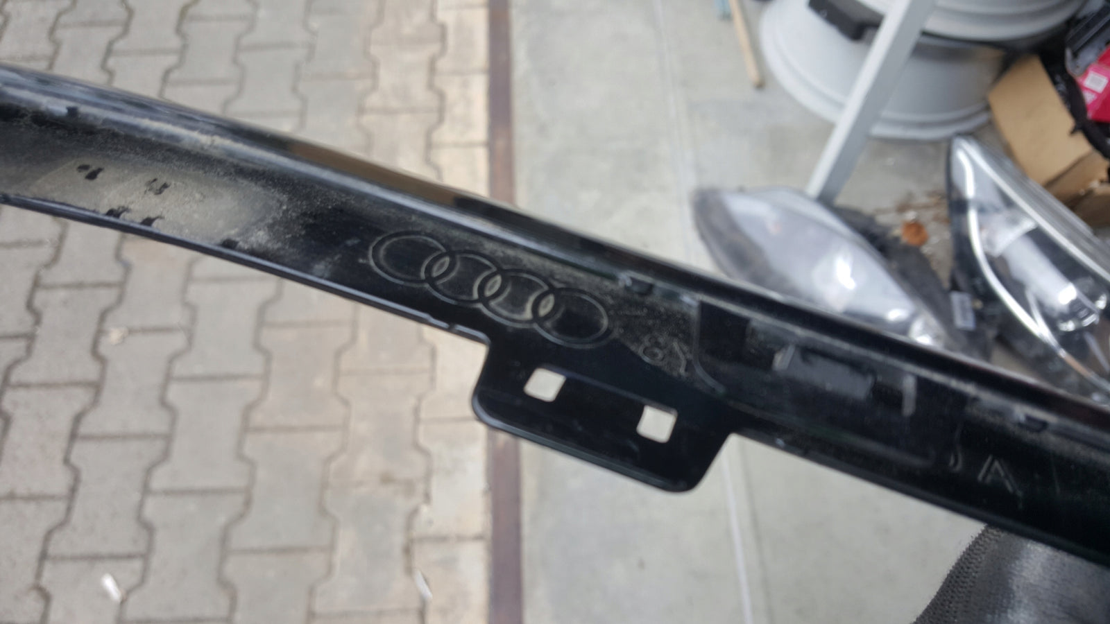 Listwa zderzaka przedniego AUDI A3 S-LINE 8Y0807110A demontaż