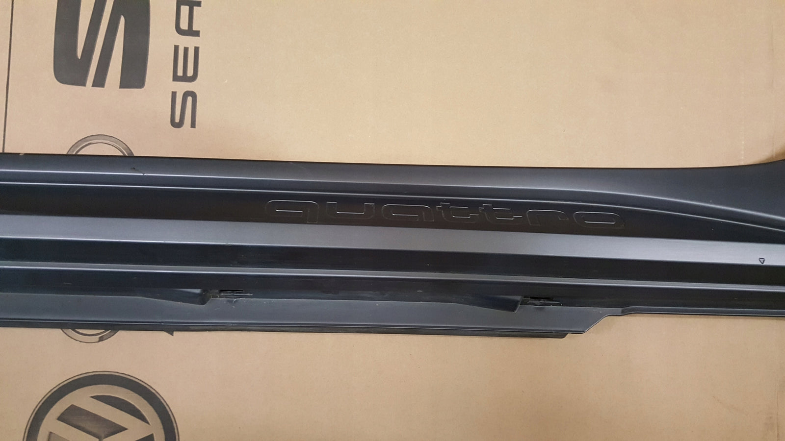 Listwa progowa lewa AUDI A6 C8 ALLROAD 4K9853855