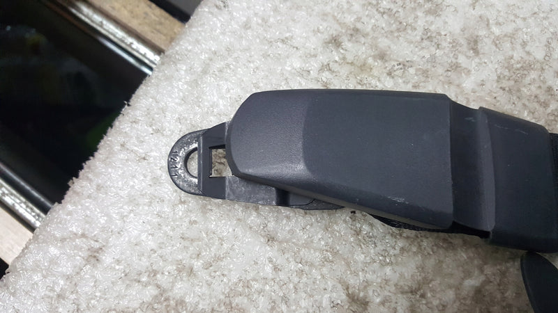 NAPINACZ PASA PAS AUDI A4 15-18 A5 15-18 PRZÓD LEWY ORYG. 8W0857705A