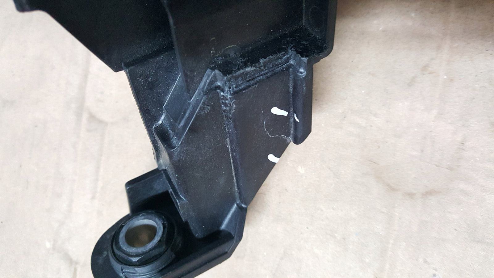 VW POLO VI 6 MOCOWANIE UCHWYT LAMPY PRAWY PRAWE PRZÓD PRZEDNIE 2G0805072B
