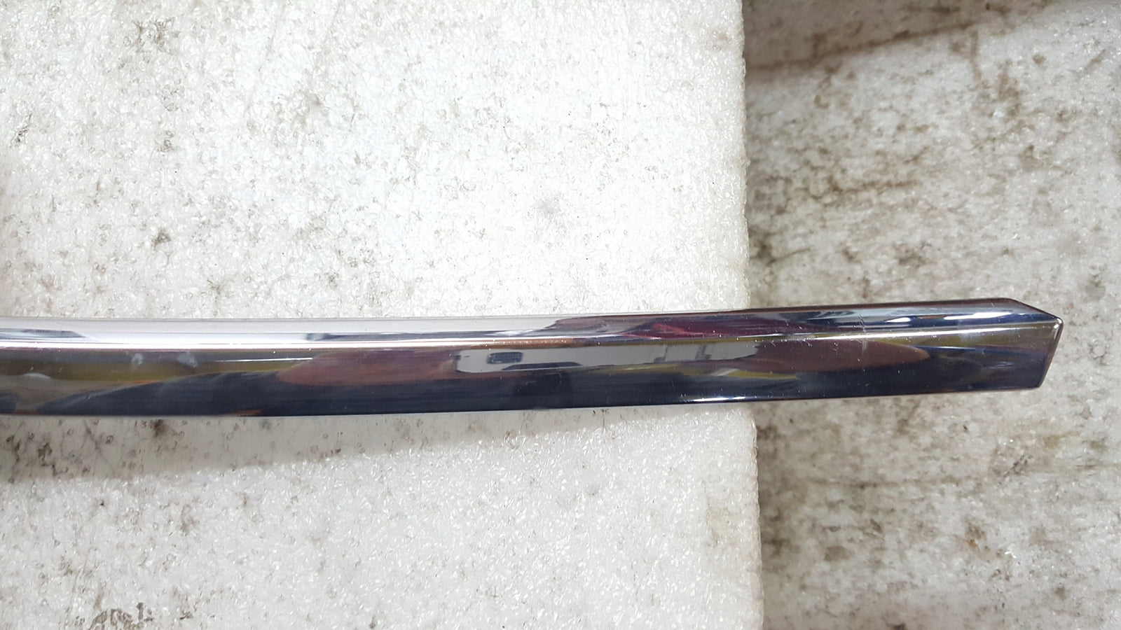 AUDI A6 C6 LIFT 08- OZDOBNA LISTWA CHROM ZDERZAKA PRZÓD LEWA 4F0853065