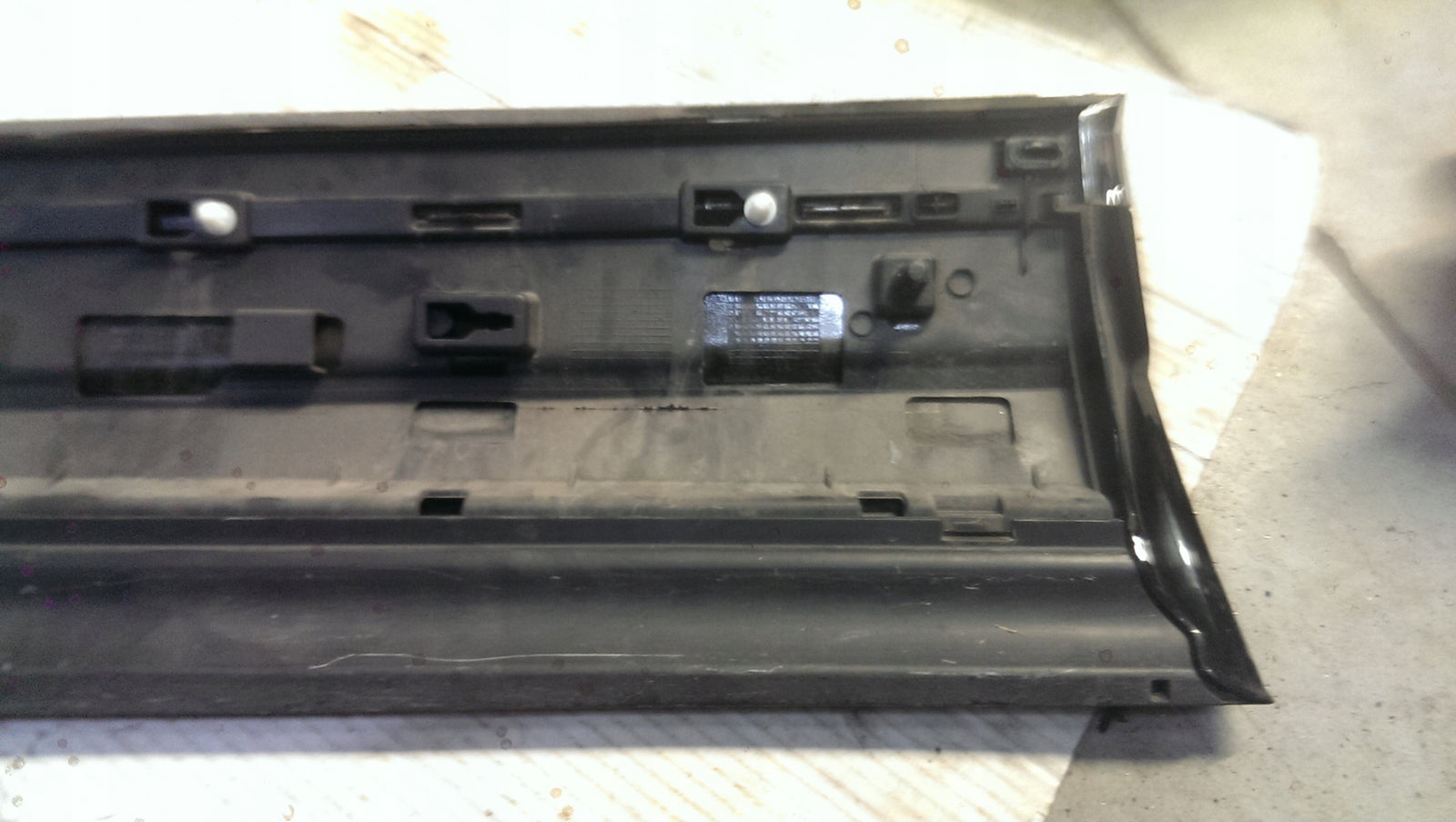 Listwa drzwi PR przód VW TOUAREG III 760854940A