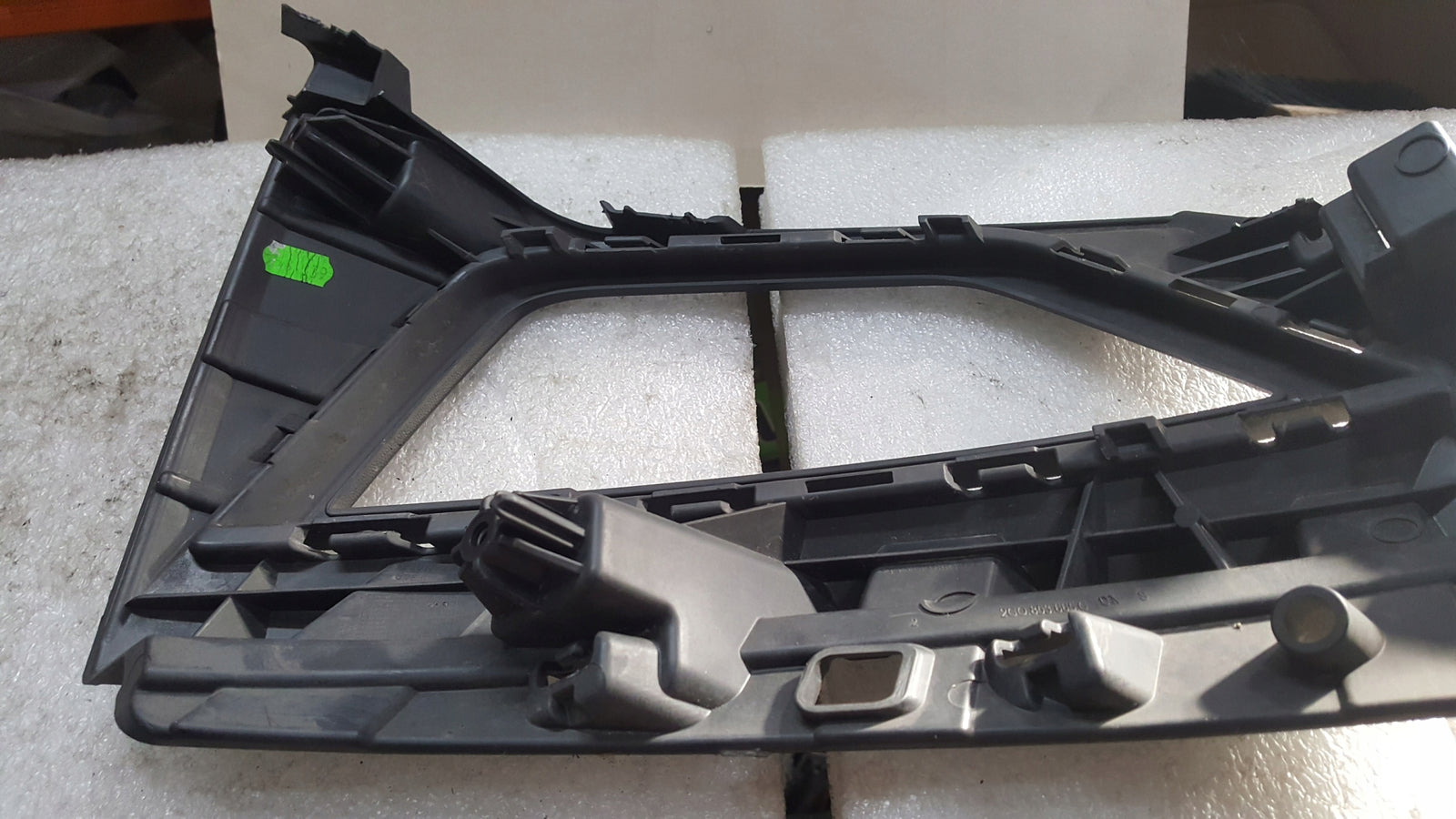Kratka ramka halogenu lewa VW POLO 2G0853665G demontaż