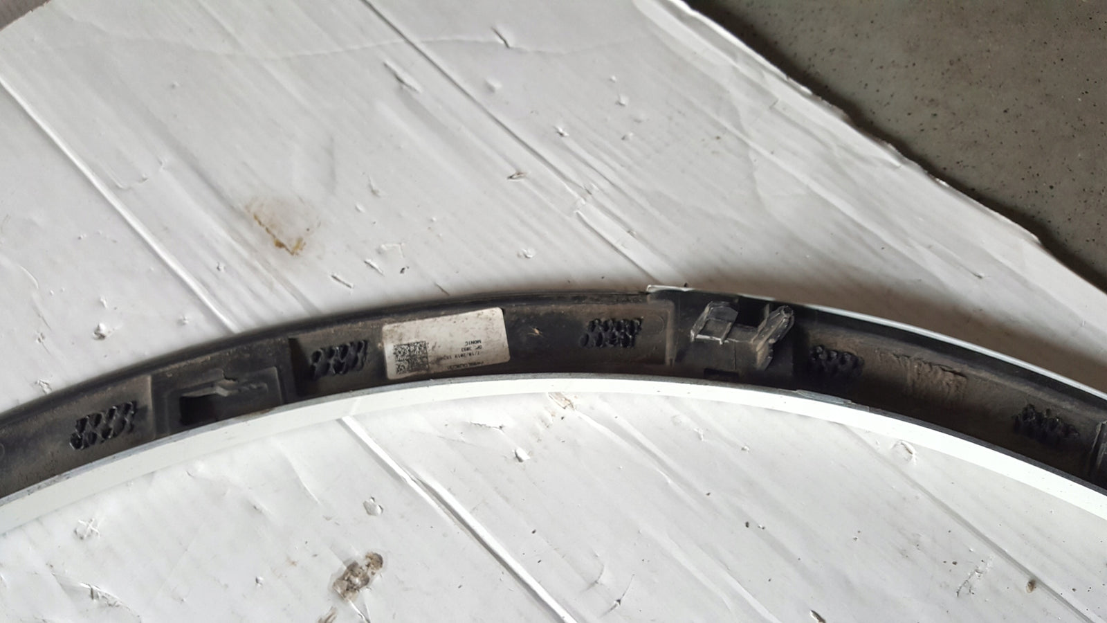 Listwa błotnika prawy tył VW TOUAREG 3 760853818D
