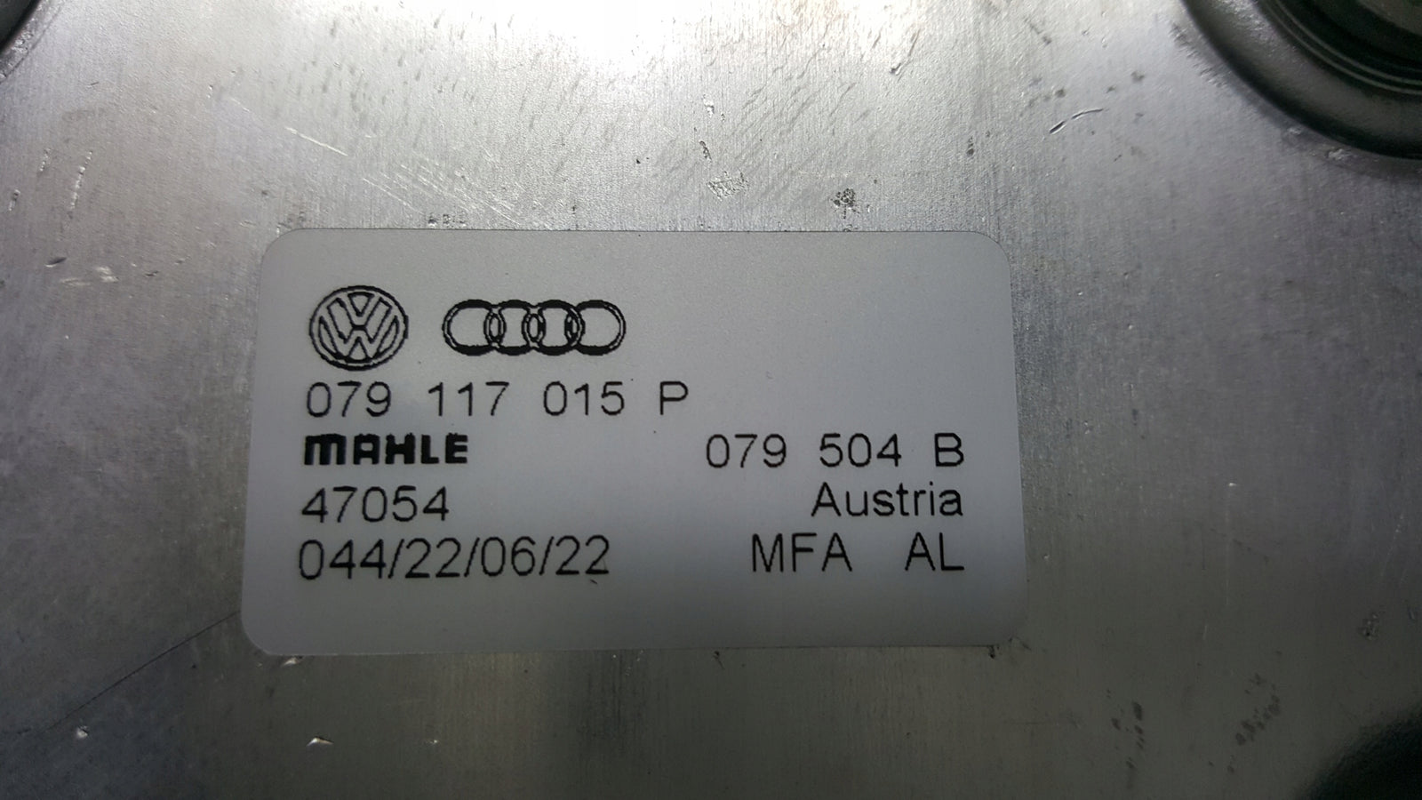 NOWA ORYGINALNA chłodnica oleju VW TOUAREG AUDI RS4 RS5 4.2 FSI 079117015P