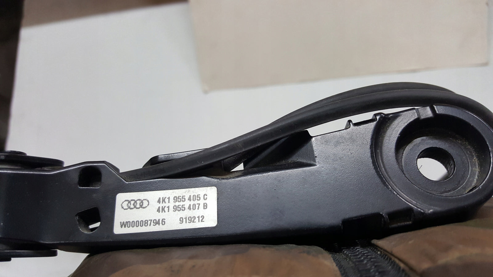Ramię wycieraczki pióro lewa strona AUDI A6 (C8) A7 RS6 RS7 4K19554007B