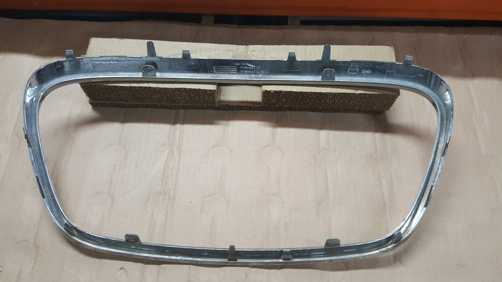Ramka grilla ATRAPY chrom CUPRA LEON 1P0854643C 1P0854643D
