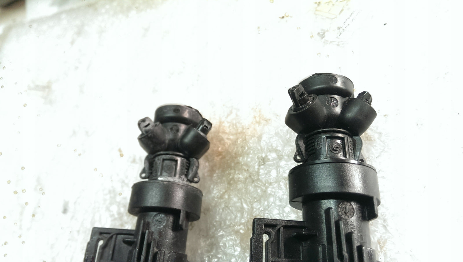 Prawy spryskiwacz reflektora AUDI Q5 8R0955102A