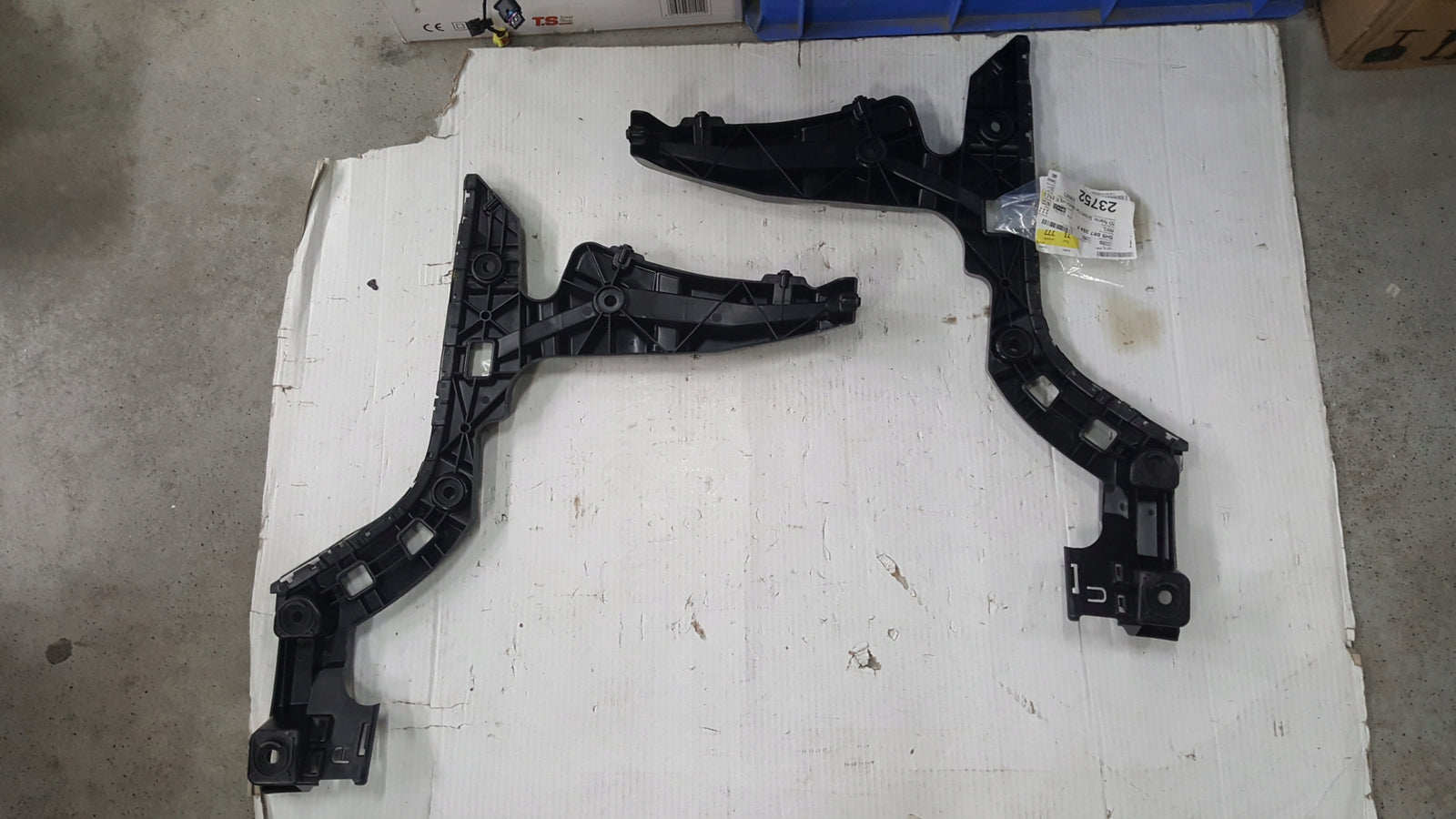 NOWE ślizgi zderzaka lewy + prawy tył VW GOLF 8 kombi 5H9807393F 5H9807394F