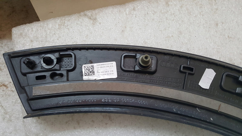 Listwa drzwi prawy tył AUDI E-TRON 4KE854820A 4KE853026E demontaż