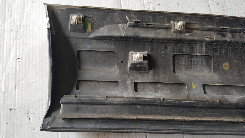 Listwa drzwi lewy tył-- VW TOUAREG 7P6854949A demontaż